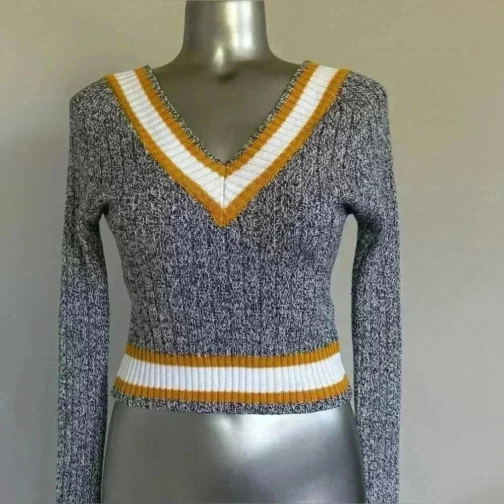 2 for $30 🆕V Neck Crop Sweater - Picture 4 of 16